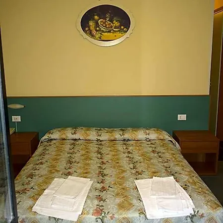 Hotel River 3*