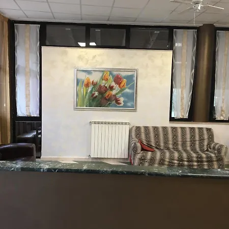 Hotel River 3*