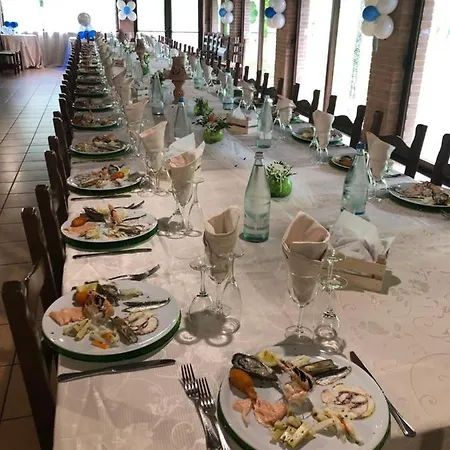 River Hotel